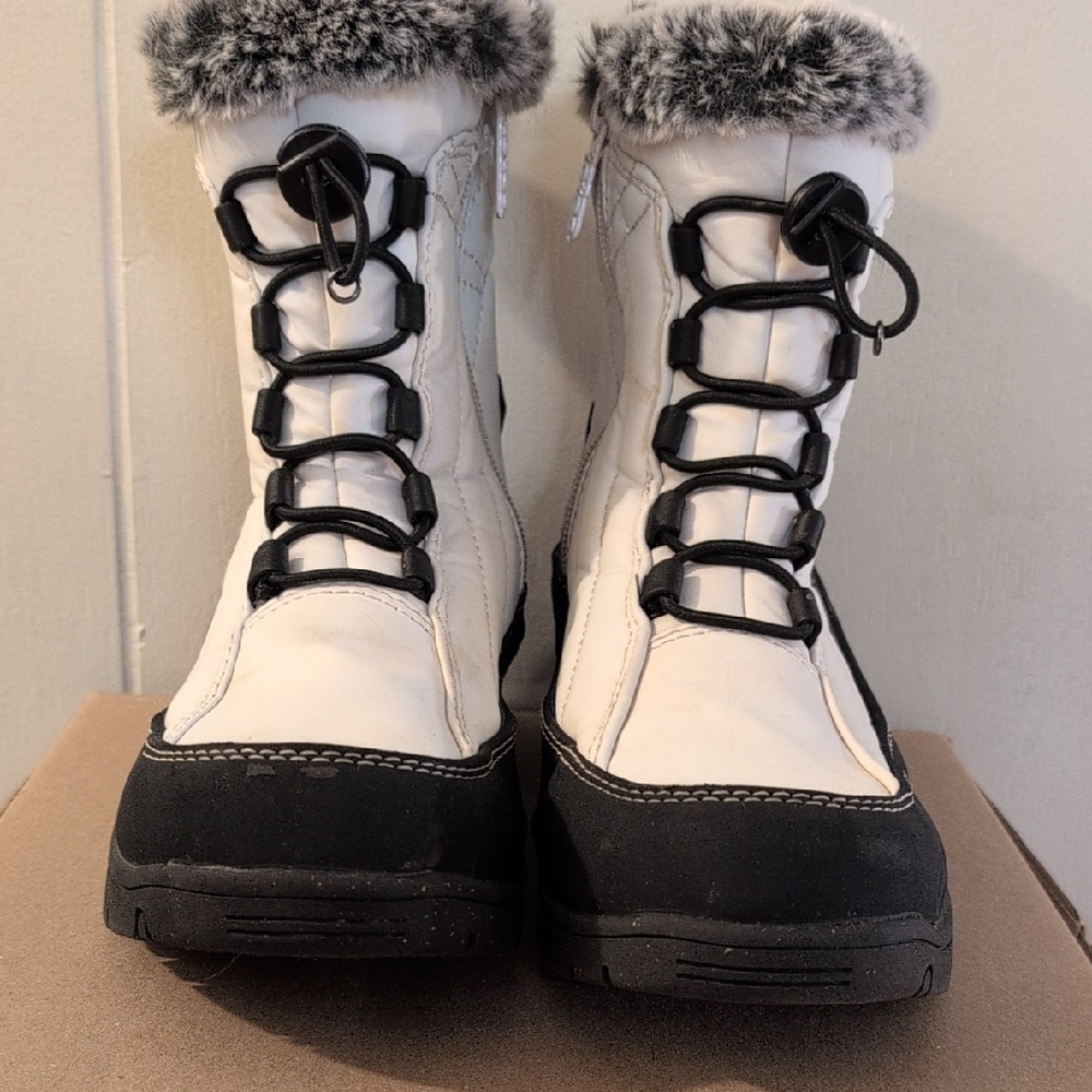 Totes Women's White and Black Winter Boots